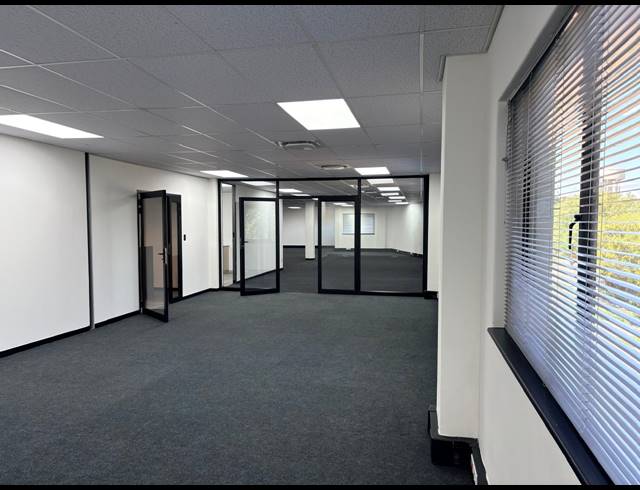 739M² OFFICE TO LET IN MIDRIDGE PARK